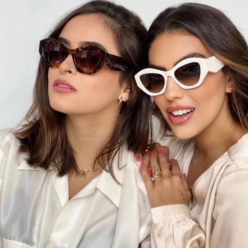 Fashion Designer Women Sunglasses Full Frame Luxury Glasses Classic Eyeglasses Goggle Outdoor Beach Sun Glasses For Man Woman Optional Triangular signature
Fashion Designer Women Sunglasses Full Frame Luxury Glasses Classic Eyeglasses Goggle Outdoor Beach Sun Glasses For Man Woman Optional Triangular signature