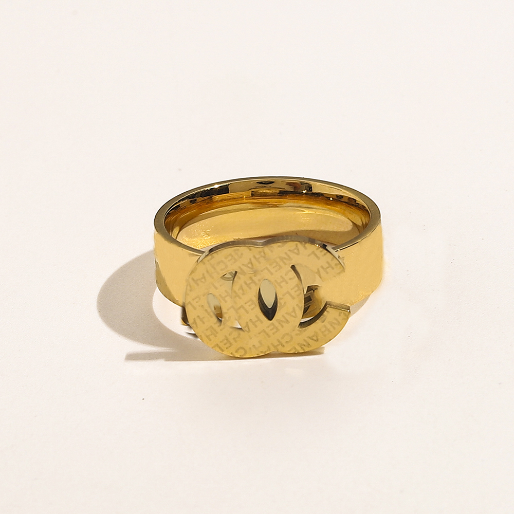 Highly Quality Luxury Jewelry Designer Item Rings Women Love Charms Wedding Supplies 18K Gold Plated Stainless Steel Ring Fine Finger Ring ZG1202
Highly Quality Luxury Jewelry Designer Item Rings Women Love Charms Wedding Supplies 18K Gold Plated Stainless Steel Ring Fine Finger Ring ZG1202