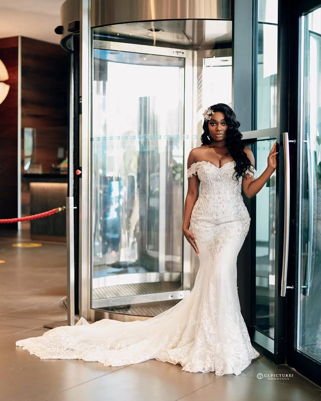 Gorgeous Mermaid Wedding Dresses Off The Shoulder Straps Bridal Gown Crystals Beaded Lace Applique Boho Satin Sweep Train Custom Made Plus Size Vestid