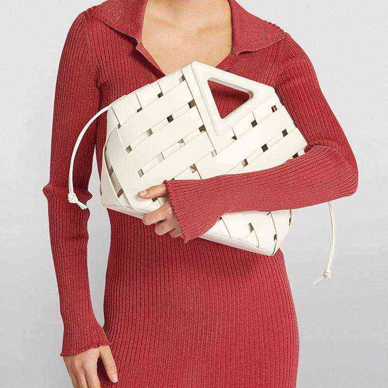 Evening Bags Luxury Brand Hollow Big Tote Women Braided Triangle Handbags Designer Shopper Top-Handle Bags Female Casual Pouch Clutch Purses 220416, Black
Evening Bags Luxury Brand Hollow Big Tote Women Braided Triangle Handbags Designer Shopper Top-Handle Bags Female Casual Pouch Clutch Purses 220416, Black