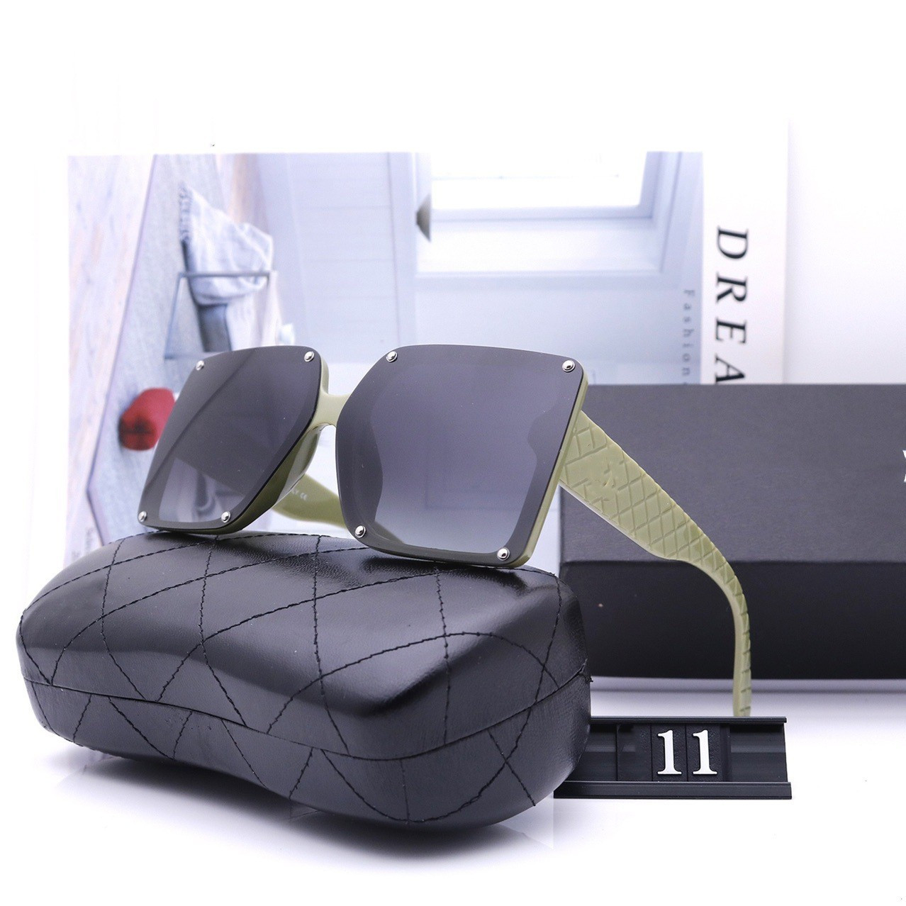 Fashion Sunglasses Designer Man Woman Sunglasses Men Women Unisex Brand Glasses Beach Polarized UV400 Black Green White Color Original Box 555
Fashion Sunglasses Designer Man Woman Sunglasses Men Women Unisex Brand Glasses Beach Polarized UV400 Black Green White Color Original Box 555