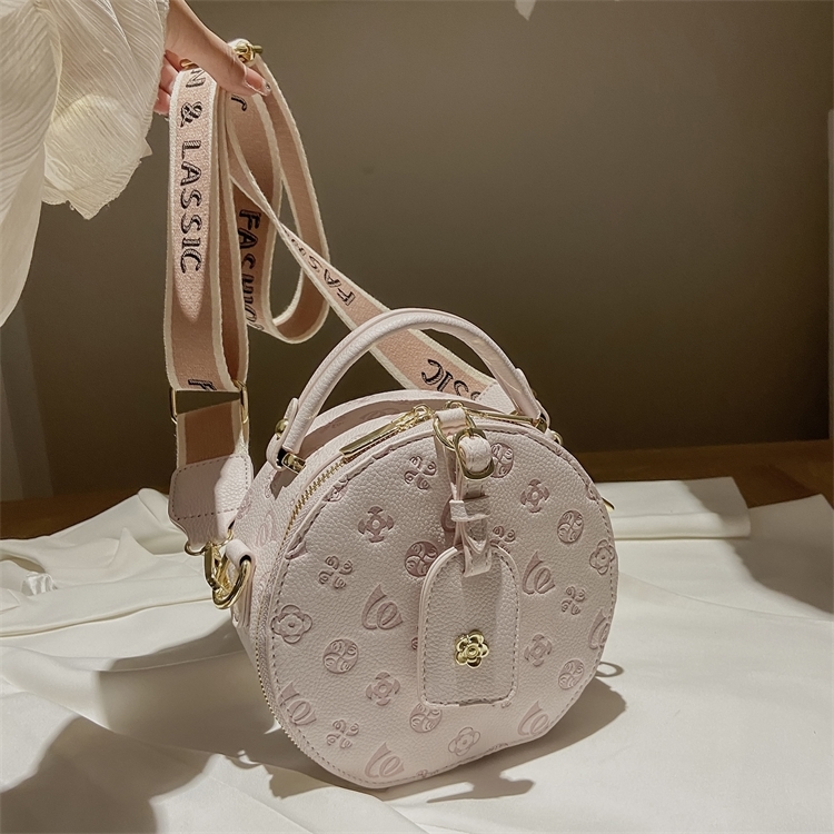 38% OFF Bag female spring new fashion trend net red Single Shoulder Messenger portable round cake bag, White
38% OFF Bag female spring new fashion trend net red Single Shoulder Messenger portable round cake bag, White