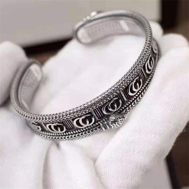 28% OFF designer jewelry Gujia double G stripe three-dimensional King Snake open gear trim light luxury fashion men's Bracelet
28% OFF designer jewelry Gujia double G stripe three-dimensional King Snake open gear trim light luxury fashion men's Bracelet