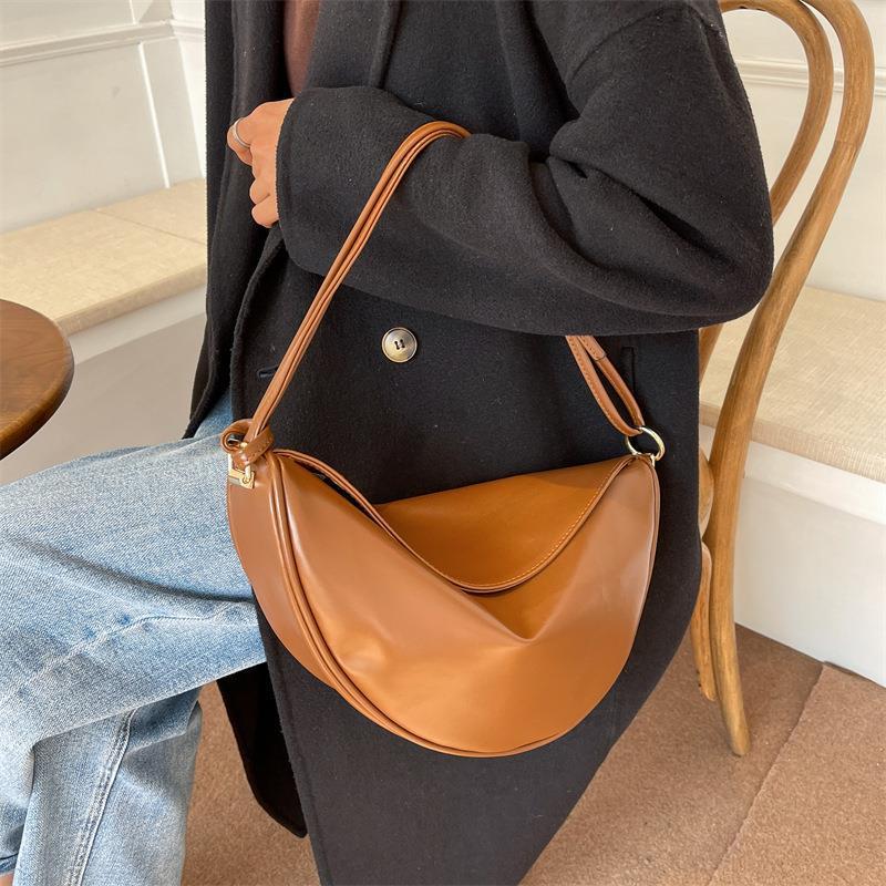 Evening Bags Small Armpit Bag Feeling Soft Leather Crescent 2022 Fashion Single Shoulder Messenger BagEvening, Black
Evening Bags Small Armpit Bag Feeling Soft Leather Crescent 2022 Fashion Single Shoulder Messenger BagEvening, Black