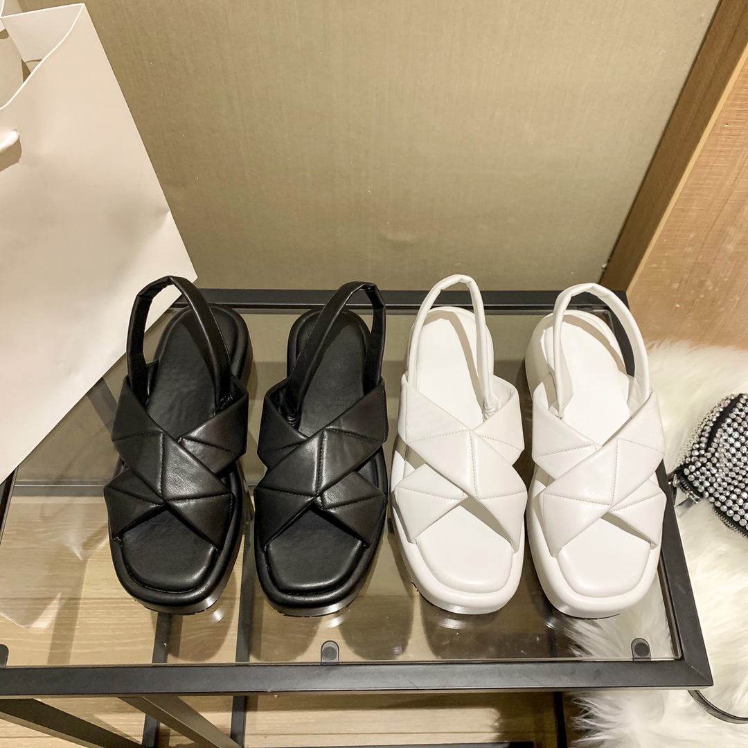 With box Quilted Nappa Leather Crisscross Flatform sandals Black white luxury slipper women shoes flat flops summer slides fashion beach womens designer sandal, White-1
With box Quilted Nappa Leather Crisscross Flatform sandals Black white luxury slipper women shoes flat flops summer slides fashion beach womens designer sandal, White-1