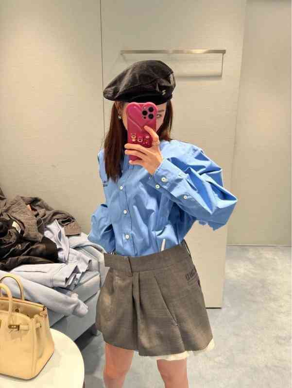 Women' Hoodie Miu Meisje Dragen Hoge Versie 22 Lente En Zomer Ontwerp Rok Trui Overhemd Pak Vrouwen 220421, Brown skirt
Women' Hoodie Miu Meisje Dragen Hoge Versie 22 Lente En Zomer Ontwerp Rok Trui Overhemd Pak Vrouwen 220421, Brown skirt