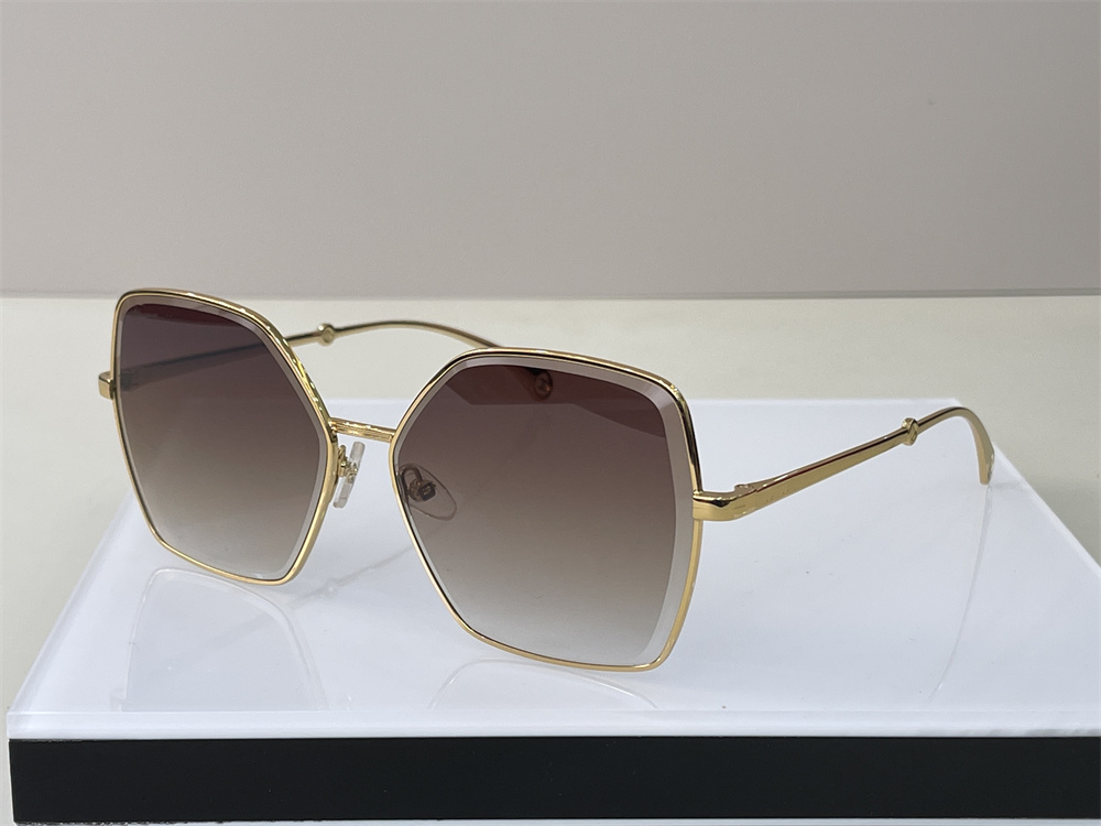 Brand Designer Sunglasses for Women Oversize Fashion Sunglass Luxury Design Women Metal Square Shape Shades Gold Frame 4261