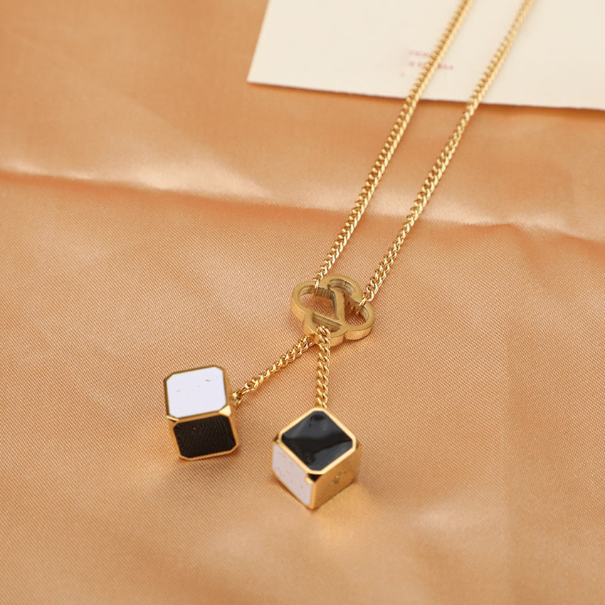2022 Designers Pendant Necklaces Fashion Necklace For Men Women Necklace Jewelry Collarbone chain High Quality 4 Style
2022 Designers Pendant Necklaces Fashion Necklace For Men Women Necklace Jewelry Collarbone chain High Quality 4 Style