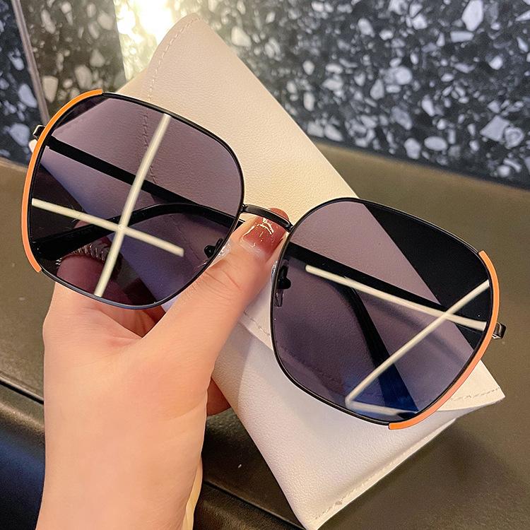 Sunglasses 2022 Fashion Ladies Retro Trend Square Metal Sun Glasses Design Outdoor Decoration Mirror Uv400
Sunglasses 2022 Fashion Ladies Retro Trend Square Metal Sun Glasses Design Outdoor Decoration Mirror Uv400