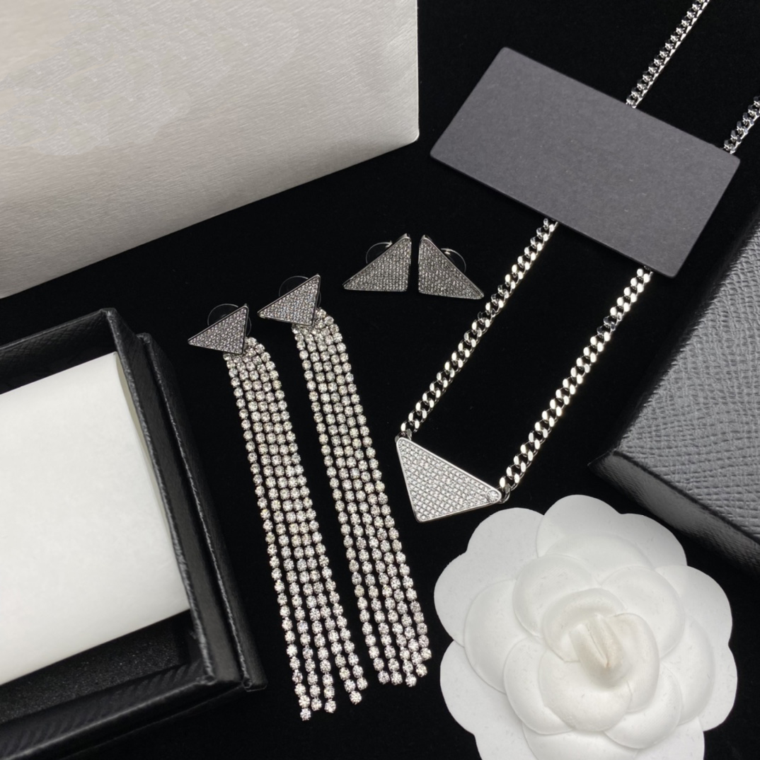 Classic Letter Triangle Diamond Necklace Temperament Triangular Earrings Necklaces Tassel Eadrops (Jewelry Sets With Gift Box, As pic
Classic Letter Triangle Diamond Necklace Temperament Triangular Earrings Necklaces Tassel Eadrops (Jewelry Sets With Gift Box, As pic