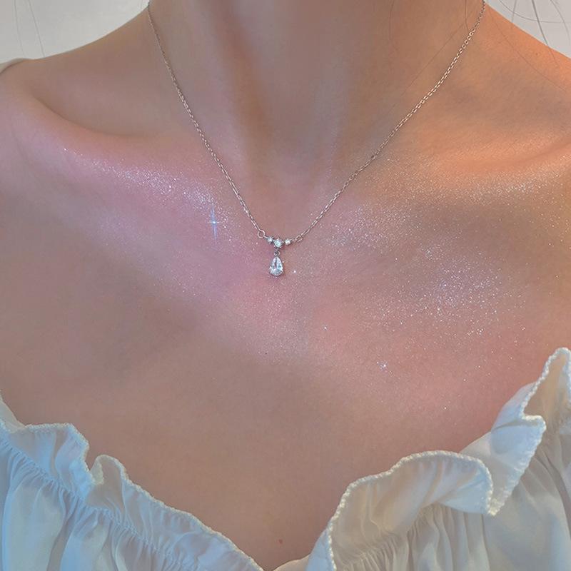 Chains Sterling Silver Water Drop Zircon Necklace For Women Light Luxury Exquisite Clavicle Choker Lady Simple JewelryChains 
Chains Sterling Silver Water Drop Zircon Necklace For Women Light Luxury Exquisite Clavicle Choker Lady Simple JewelryChains