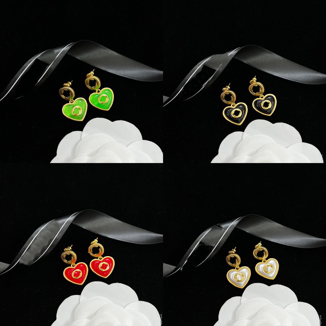 New designed Stud Retro classic double G letters Candy colors love women long earrings brass 18K gold plated ladies earring studs Designer Jewelry GK12
New designed Stud Retro classic double G letters Candy colors love women long earrings brass 18K gold plated ladies earring studs Designer Jewelry GK12