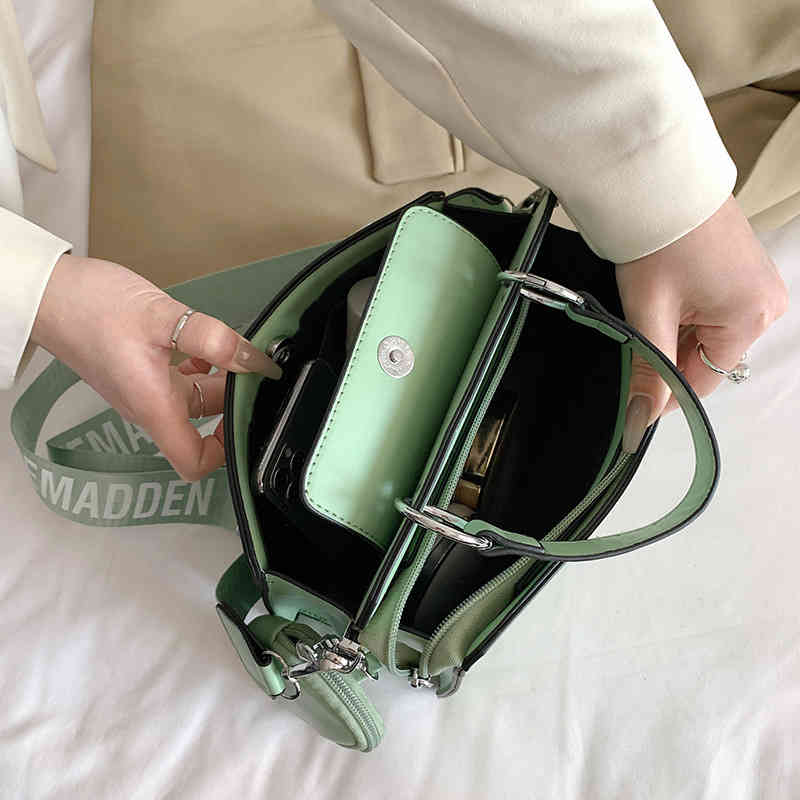 Factory Direct Sale New Brand Ladies Bags Wholesale Female 2022 Fashion Letter Handbag Trend Net Messenger Single Shoulder Two, Barbie powder
Factory Direct Sale New Brand Ladies Bags Wholesale Female 2022 Fashion Letter Handbag Trend Net Messenger Single Shoulder Two, Barbie powder