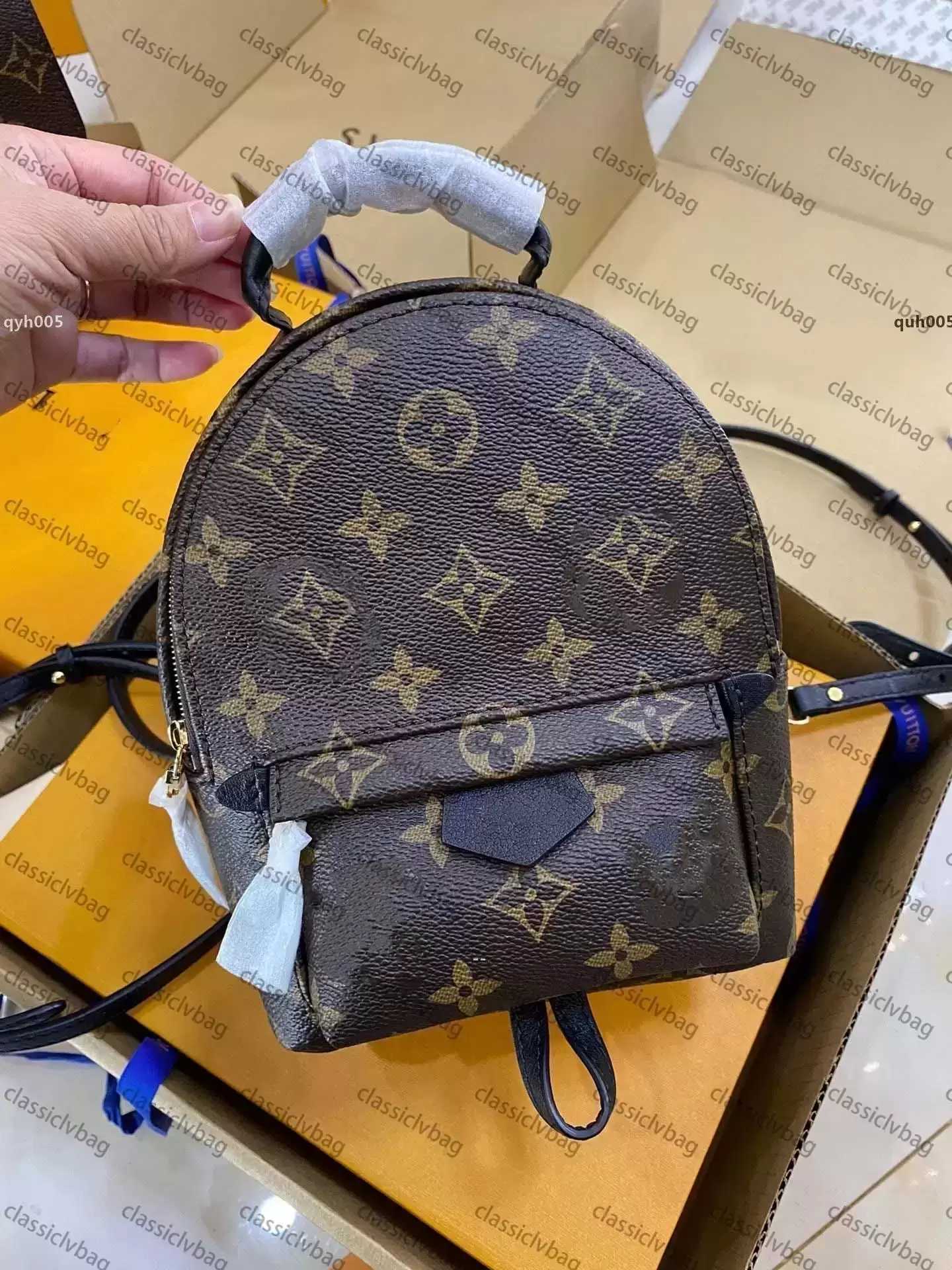 New 9A Top Quality High Quality Fashion Pu Leather PALM SPRINGS Mini size Women Bag School Bags Backpack Springs Lady Bag Travel Bag Backpack Style, M5 brown grid
New 9A Top Quality High Quality Fashion Pu Leather PALM SPRINGS Mini size Women Bag School Bags Backpack Springs Lady Bag Travel Bag Backpack Style, M5 brown grid