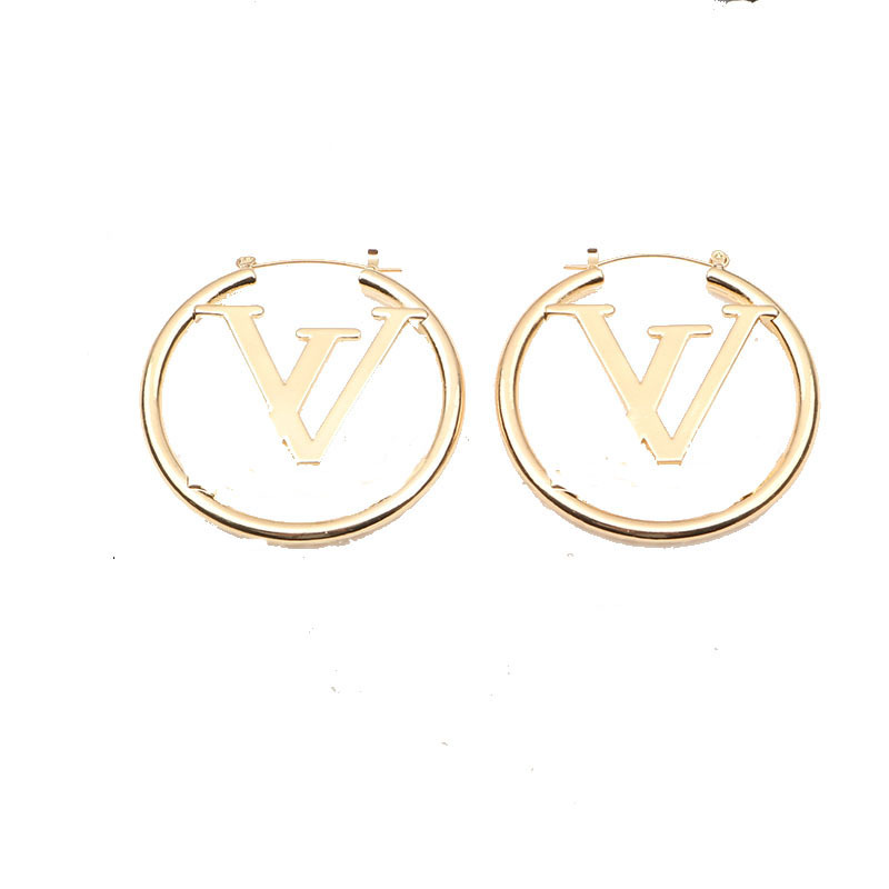 2022 New Designer V Pattern Hoop Earrings For Women Simple Letter Hollow Personality Large Size Earring Jewelry Ladies
2022 New Designer V Pattern Hoop Earrings For Women Simple Letter Hollow Personality Large Size Earring Jewelry Ladies