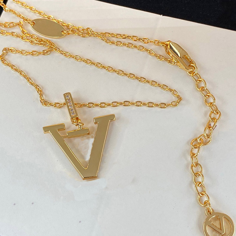Fashion Men Pendant Necklace Designer Jewelry For Women Designers Necklaces Luxury Diamond Wedding Engagement Lovers Gift Letter L 2022 Box
Fashion Men Pendant Necklace Designer Jewelry For Women Designers Necklaces Luxury Diamond Wedding Engagement Lovers Gift Letter L 2022 Box