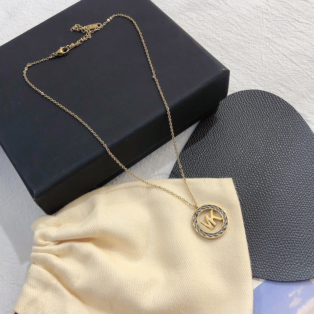 Designer 925 Silver Plated 18K Gold Plated Womens Necklace Stainless Steel Letter Pendant Choker Necklaces High Quality Wedding Jewelry X329
Designer 925 Silver Plated 18K Gold Plated Womens Necklace Stainless Steel Letter Pendant Choker Necklaces High Quality Wedding Jewelry X329
