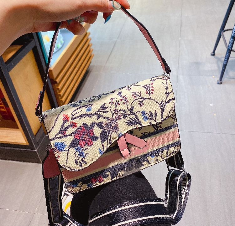Women Fashion Shoulder Bag Designer Tassel Bags Chain Cross Body PU Leather Handbags Purse
Women Fashion Shoulder Bag Designer Tassel Bags Chain Cross Body PU Leather Handbags Purse