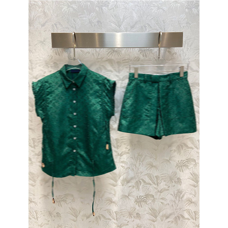 Designer Summer Letter Embroidery Women's Two Piece Pants Half Neck Short Sleeve Blouse Elasticity Waist Shorts Lady Sets, Green
Designer Summer Letter Embroidery Women's Two Piece Pants Half Neck Short Sleeve Blouse Elasticity Waist Shorts Lady Sets, Green