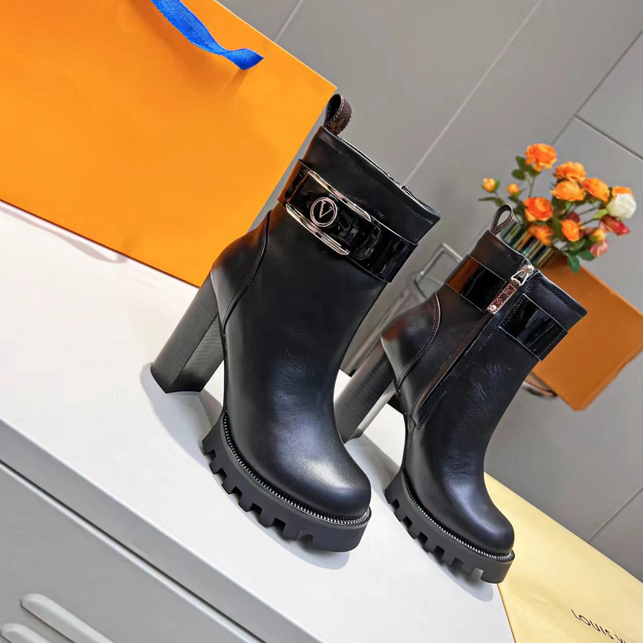 2022 Designer Laureate Women Boots Brand Martin Boot Winter Genuine Leather Coarse High Heel Shoes Luxury Desert Chunky Heeled Booties, Customize
2022 Designer Laureate Women Boots Brand Martin Boot Winter Genuine Leather Coarse High Heel Shoes Luxury Desert Chunky Heeled Booties, Customize