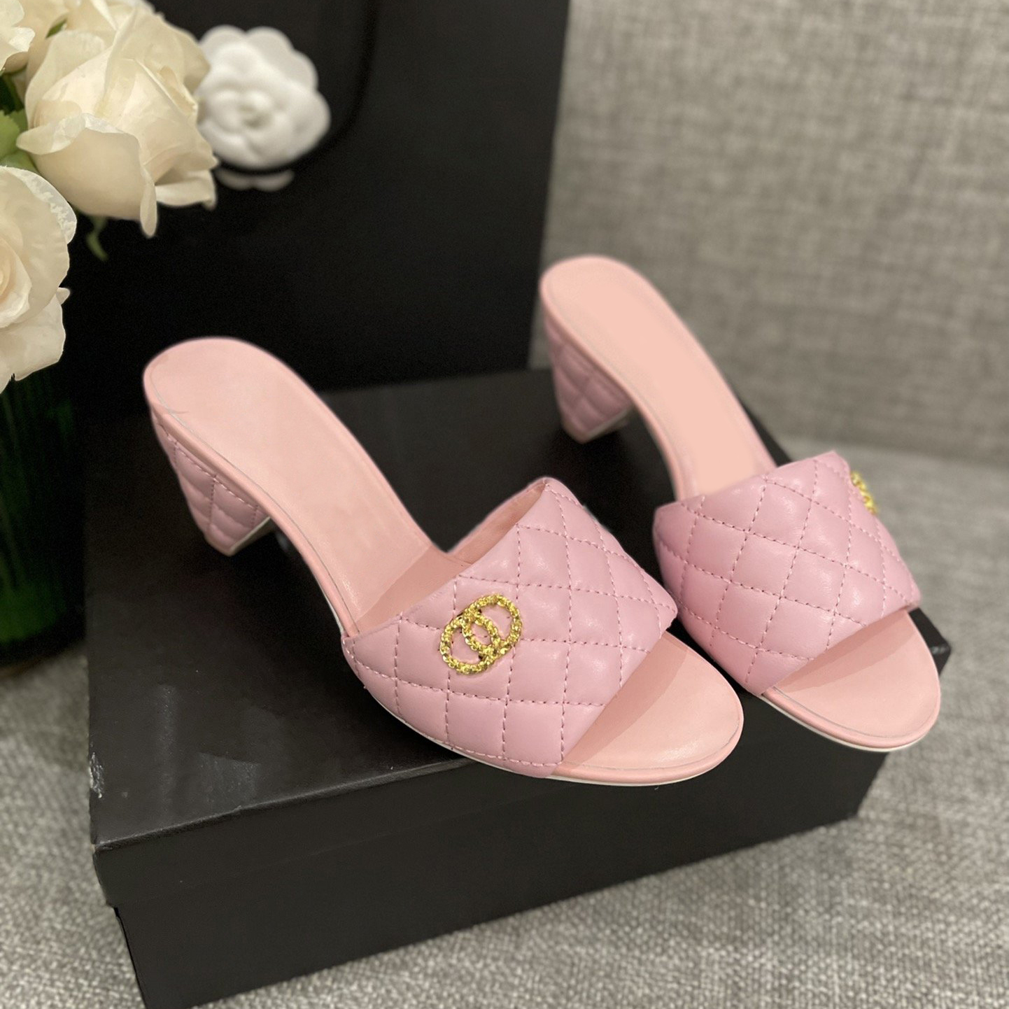 2022SS Women slippers top quality luxury designer brand Logo latest slipper fashion versatile inner sheepskin, As picture 1
2022SS Women slippers top quality luxury designer brand Logo latest slipper fashion versatile inner sheepskin, As picture 1