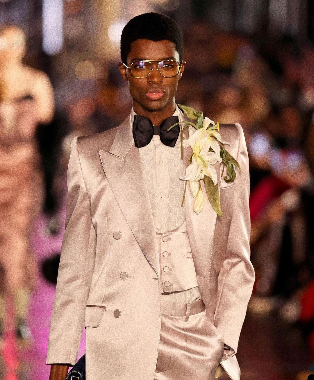 Satin Pink Wedding Tuxedos Slim Fit Mens Pants Suits Handsome Men Prom Party Formal Outfit 2 Pieces
