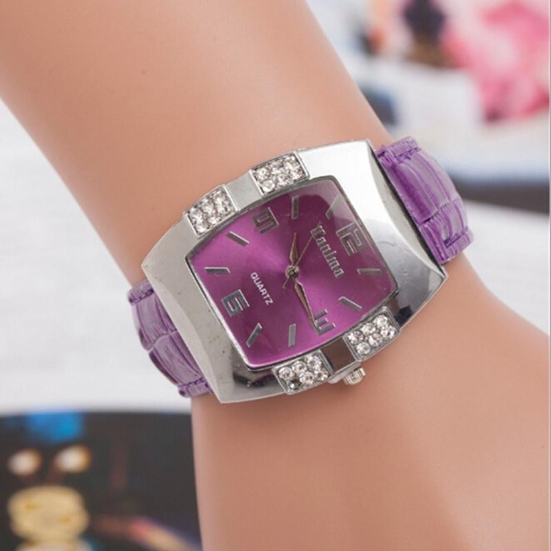 Wristwatches Women Barrel Shape Quartz Wrist Watch Case Rhinestone Faux Leather Band Analog, Red
Wristwatches Women Barrel Shape Quartz Wrist Watch Case Rhinestone Faux Leather Band Analog, Red