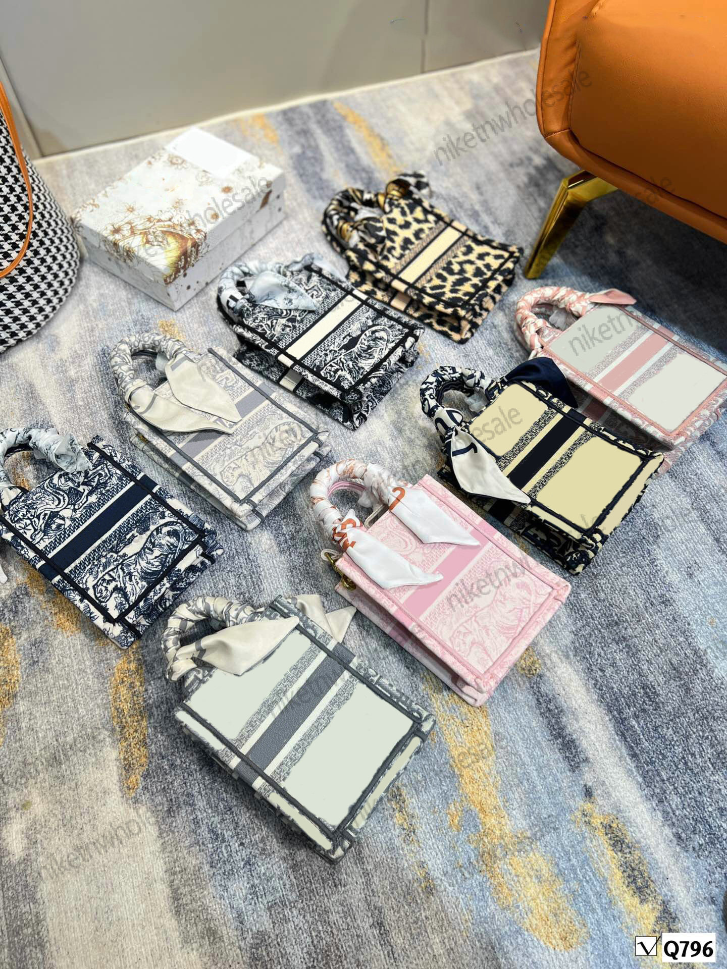 Thorn rust flower tiger handbag shopping bag luxury practical mini capacity jacquard Mobile phone bag designer travel bag various pattern colors iQ-796, ###
Thorn rust flower tiger handbag shopping bag luxury practical mini capacity jacquard Mobile phone bag designer travel bag various pattern colors iQ-796, ###