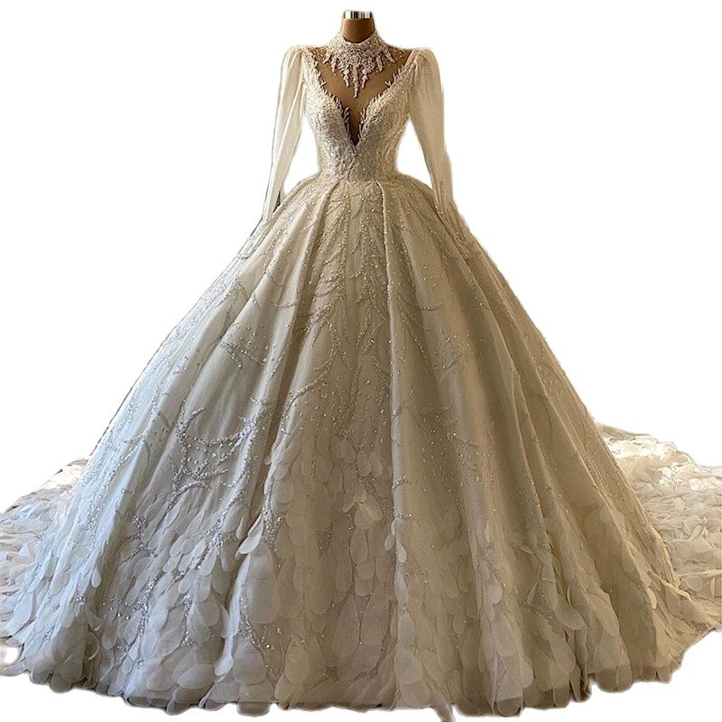 Princess Ball Wedding Dresses Long Sleeves V Neck Halter Sequins Appliques Lace Ruffles or Length 3D Leaves Bridal Gown Vintage Plus Size robes de soi