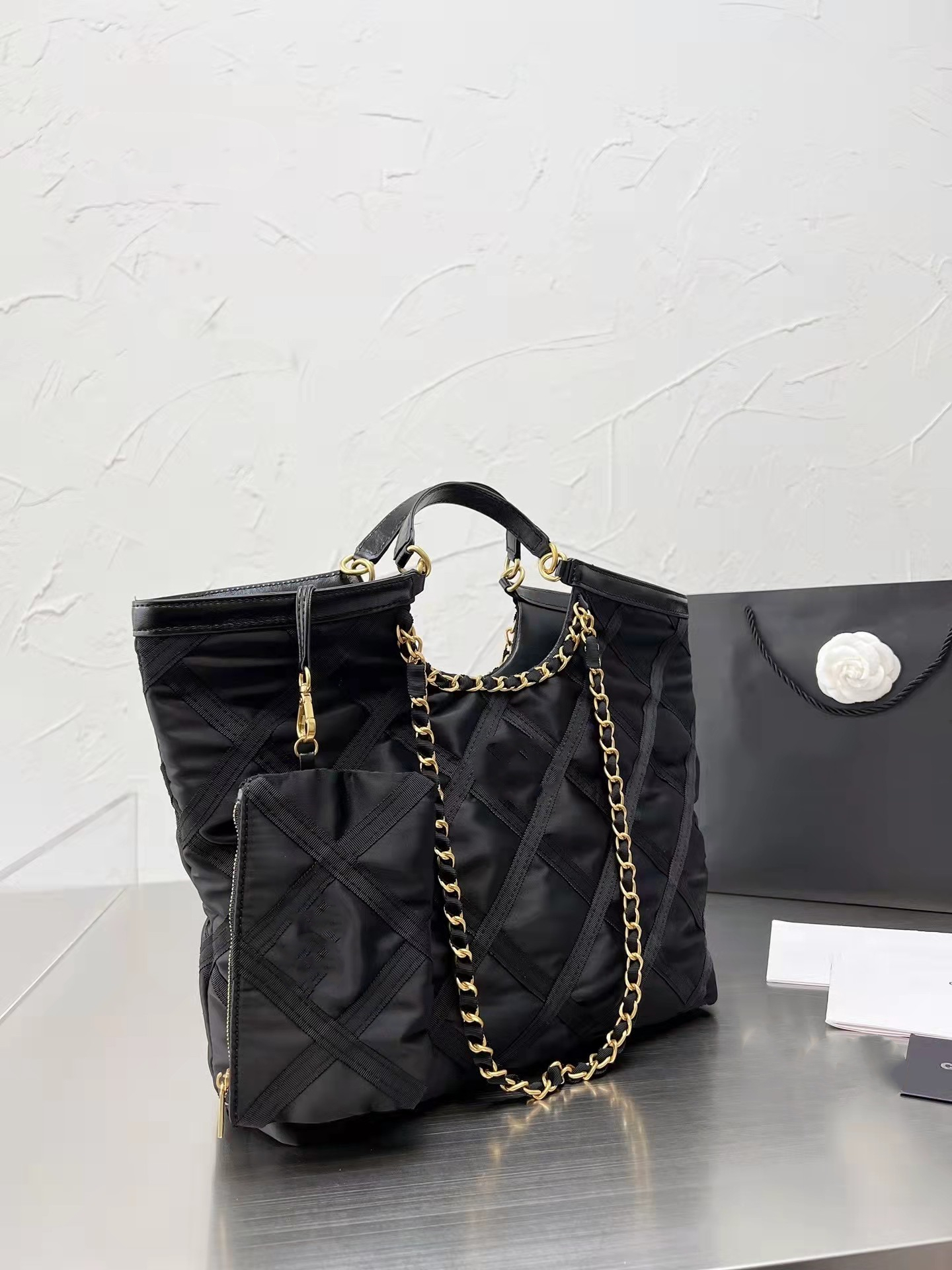 2021Classic Designer Tote Bag Fashion flower Leather Handbags Women C brand 3129160, Style 1 with box
2021Classic Designer Tote Bag Fashion flower Leather Handbags Women C brand 3129160, Style 1 with box
