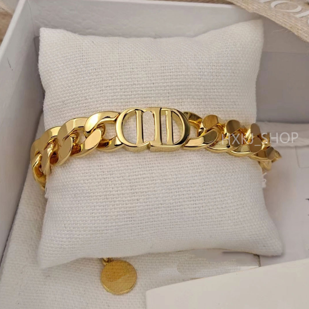 2022Luxury designer bracelet 18k gold plated high quality link designers classic simple letters love bracelet wedding party couple holiday gift containing good 
2022Luxury designer bracelet 18k gold plated high quality link designers classic simple letters love bracelet wedding party couple holiday gift containing good