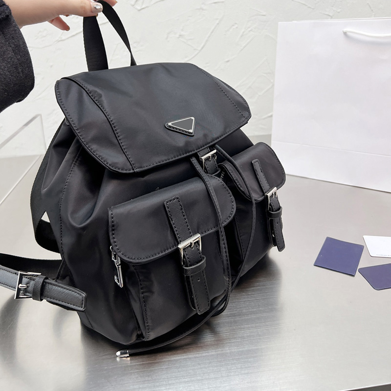 2022 Designers womens backpack wallets Handbag Purses Black mens Backpacks handbags Shoulder Bag Letter Printed and Badge Fashion School Bags 28*20cm
2022 Designers womens backpack wallets Handbag Purses Black mens Backpacks handbags Shoulder Bag Letter Printed and Badge Fashion School Bags 28*20cm