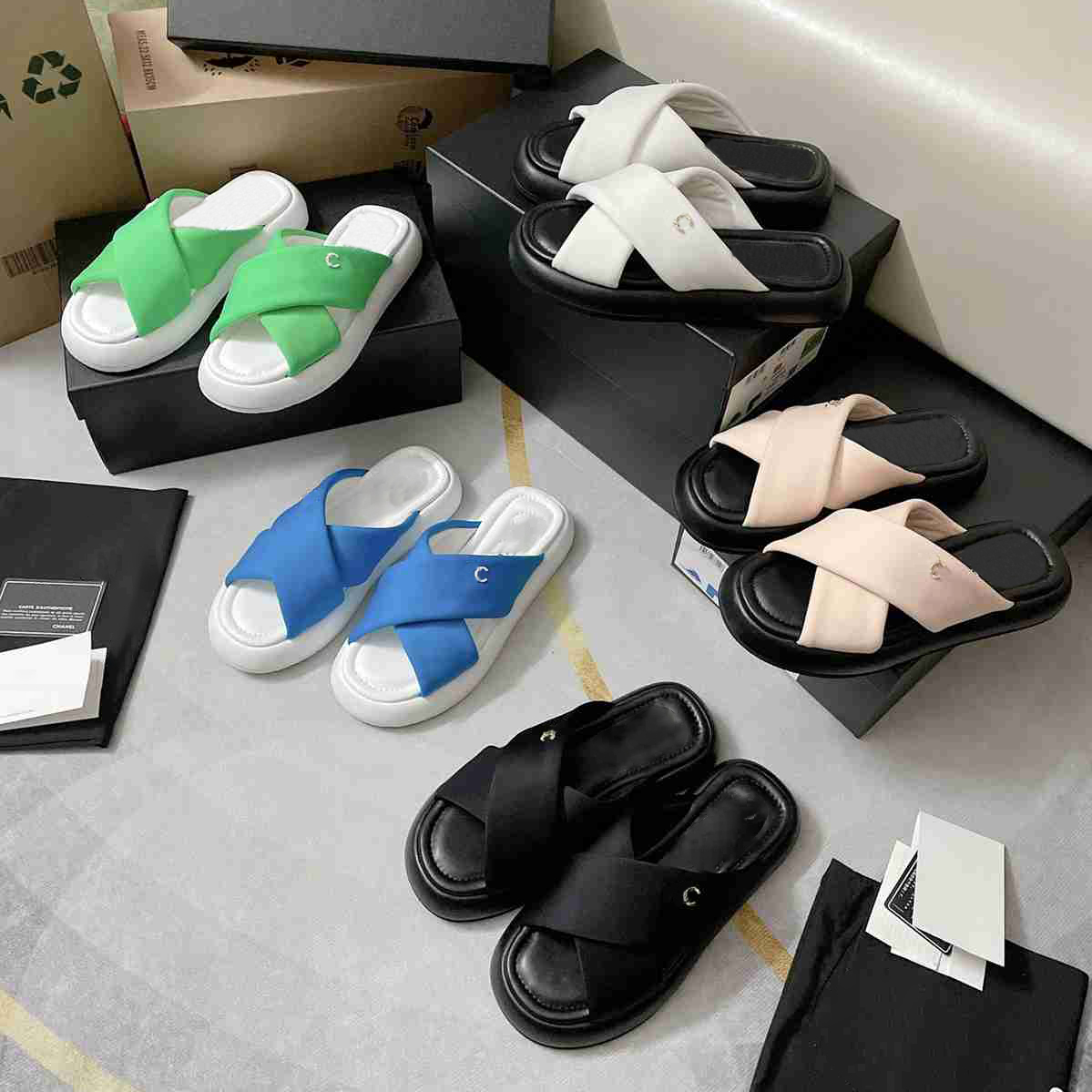 Slippers Small fragrant designer sandals women slide platform thick bottom rainbow summer slippers women's brand cloud series beach colorful casual shoes 35-42, Grey
Slippers Small fragrant designer sandals women slide platform thick bottom rainbow summer slippers women's brand cloud series beach colorful casual shoes 35-42, Grey