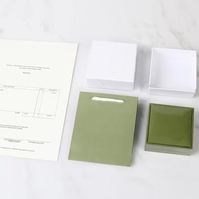 Classic Designer four-leaf clover Jewelry Box Set High Quality Necklace Stud Earrings Bracelet Box Contains Handbag Certificate
Classic Designer four-leaf clover Jewelry Box Set High Quality Necklace Stud Earrings Bracelet Box Contains Handbag Certificate