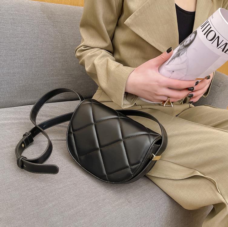 Women's Bag Niche Design Rhombus One-Shoulder Messenger Bag All-Match Semi-Circle Saddle Bags, Black
Women's Bag Niche Design Rhombus One-Shoulder Messenger Bag All-Match Semi-Circle Saddle Bags, Black