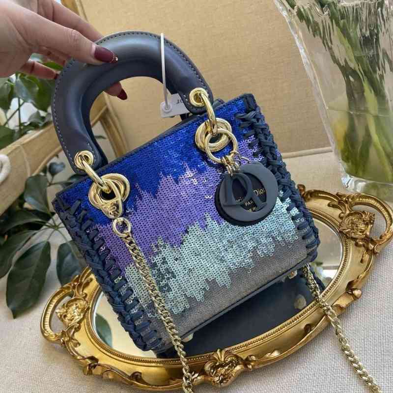 Handbags Heavy Industry Gradient Sequin Women's Portable Diana Bag 2021 New Fashion Brand Single Shoulder Messenger Bag with Gift Box, Blue
Handbags Heavy Industry Gradient Sequin Women's Portable Diana Bag 2021 New Fashion Brand Single Shoulder Messenger Bag with Gift Box, Blue