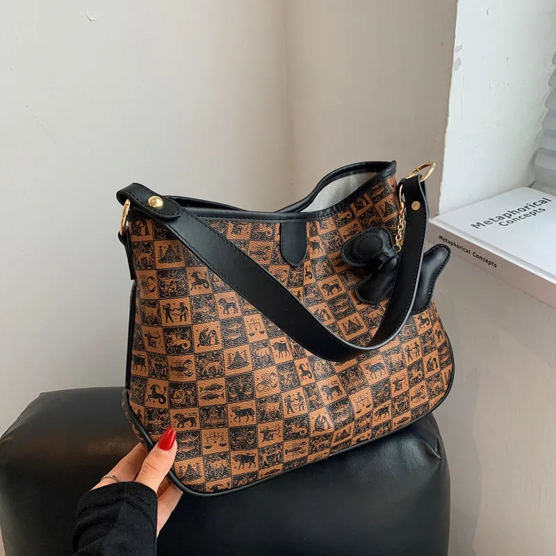 Niche design retro messenger bag autumn and winter texture big bag 2022 bag high-end fashion shoulder printed tote, Black
Niche design retro messenger bag autumn and winter texture big bag 2022 bag high-end fashion shoulder printed tote, Black