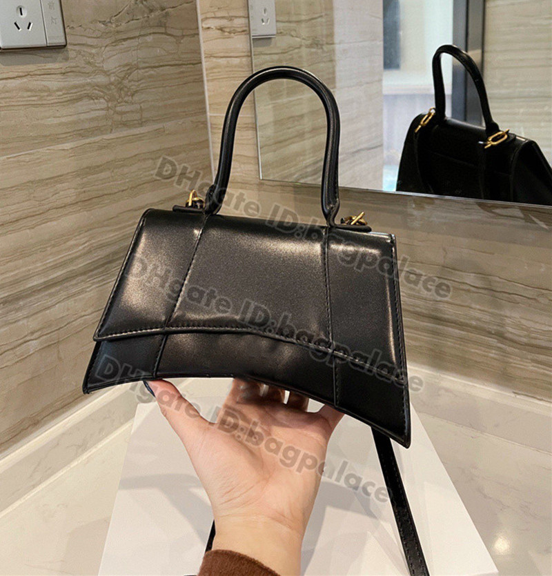 Stunning 2022 Latest Fashion Women Shoulder Bags Handbags Women Totes Top Quality Cross Body Luxury Genuine Leather Classic Retro Purse Wallets Handle Square, No bags
Stunning 2022 Latest Fashion Women Shoulder Bags Handbags Women Totes Top Quality Cross Body Luxury Genuine Leather Classic Retro Purse Wallets Handle Square, No bags