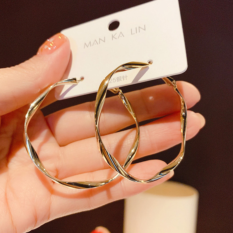 BLIJERY Gold Color Big Hoop Earrings for Women Jewelry Brincos Elegant Twist Circle Boucles d oreill 220716
BLIJERY Gold Color Big Hoop Earrings for Women Jewelry Brincos Elegant Twist Circle Boucles d oreill 220716