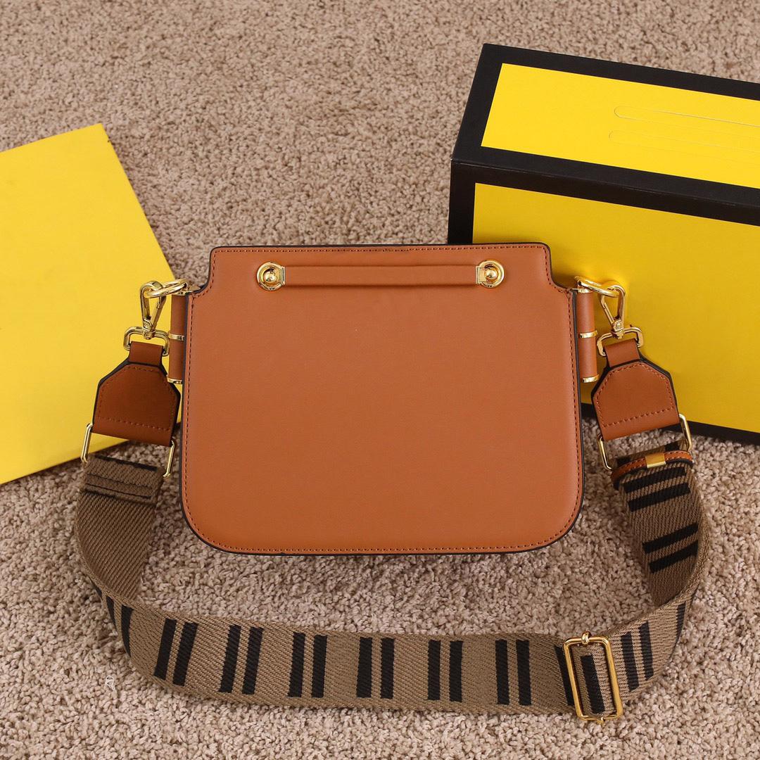 High Quality Shoulder Bags Cross Body Handbag Top Leather Material Metal Letter Decoration Organ Compartment Assortment Design Bag
High Quality Shoulder Bags Cross Body Handbag Top Leather Material Metal Letter Decoration Organ Compartment Assortment Design Bag