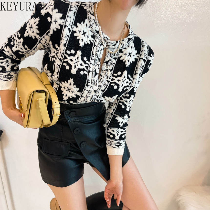 2022 Spring Black White Jacquard Floral Cardigans Women Sweater Korean Elegant Ruff Sleeve Single-breasted Vintage Knitwear Tops
2022 Spring Black White Jacquard Floral Cardigans Women Sweater Korean Elegant Ruff Sleeve Single-breasted Vintage Knitwear Tops