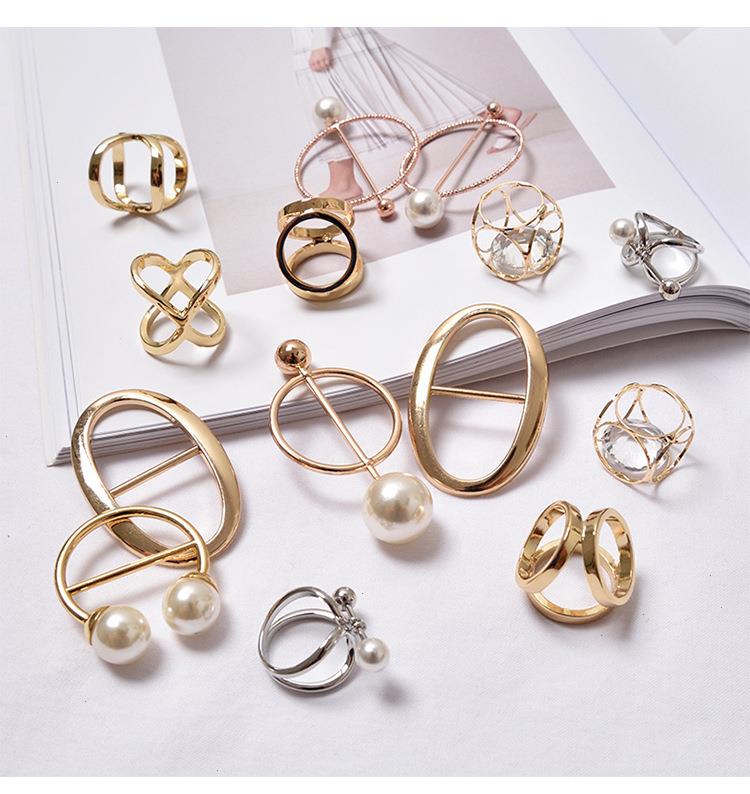 1 Pcs Fashion Scarf Ring Wild Pearl Silk Buckle Clothing Angle Knot Square Button Accessories
1 Pcs Fashion Scarf Ring Wild Pearl Silk Buckle Clothing Angle Knot Square Button Accessories