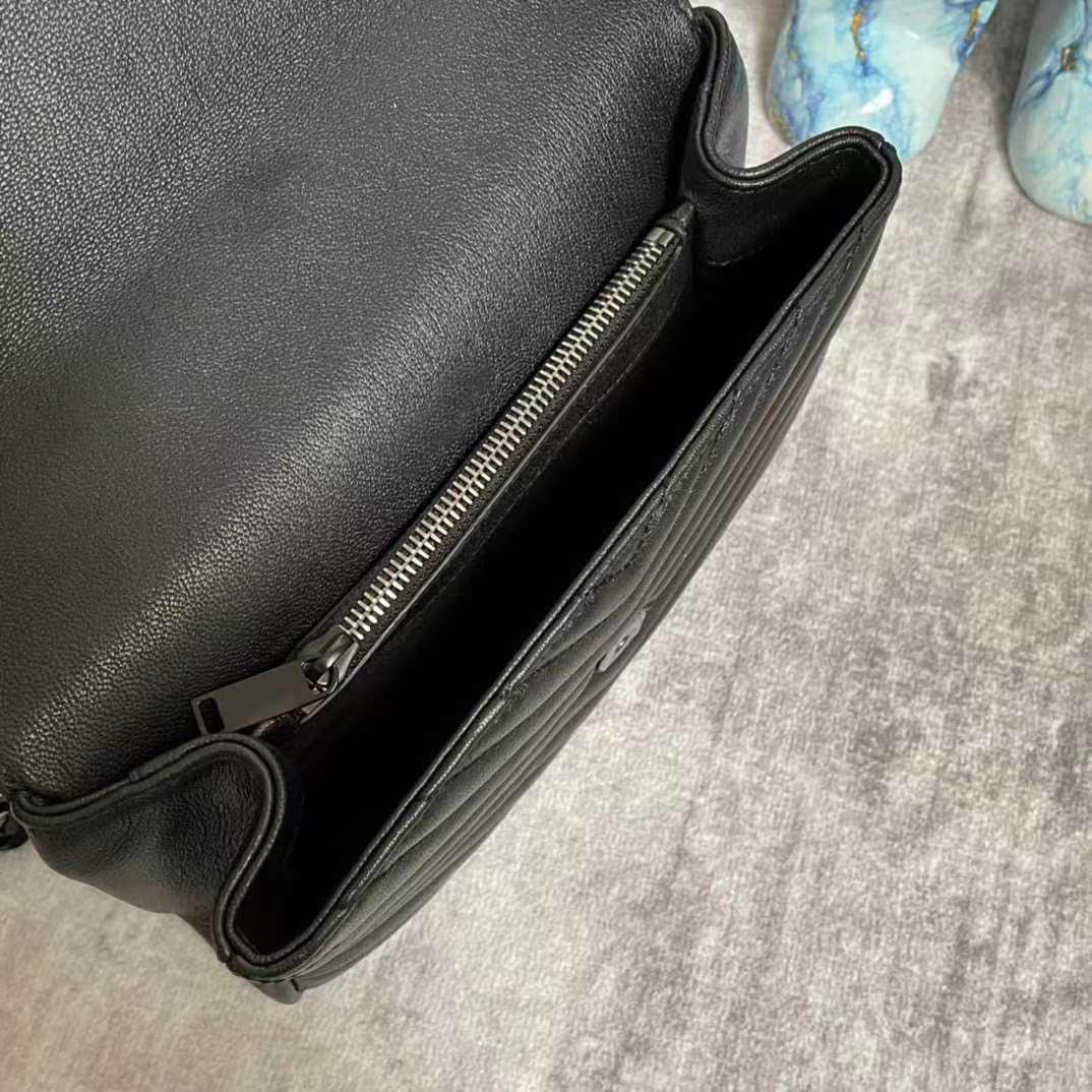 Designer bag super-large capacity one shoulder straddle practical high gift box dust bag, Black
Designer bag super-large capacity one shoulder straddle practical high gift box dust bag, Black