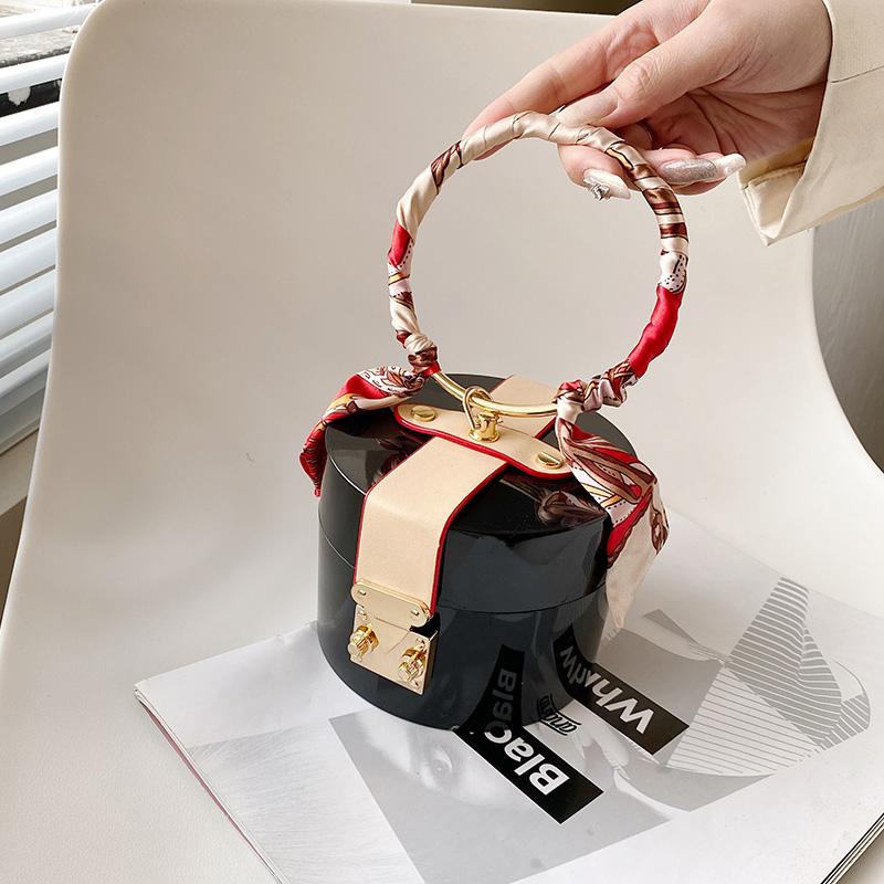 Evening Bags Color Transparent Acrylic Party Handbag For Women Fashion Silk Scarf Ring Handle Purses Female Eevning Clutch Bag Pouch 2022, Green
Evening Bags Color Transparent Acrylic Party Handbag For Women Fashion Silk Scarf Ring Handle Purses Female Eevning Clutch Bag Pouch 2022, Green