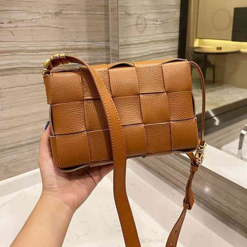 Handbags Female 2022 Venetas Bottegas Single Postman Cassette Metal Buckle Shoulder Strap Five Lattice Woven Tofu Bag, Black
Handbags Female 2022 Venetas Bottegas Single Postman Cassette Metal Buckle Shoulder Strap Five Lattice Woven Tofu Bag, Black