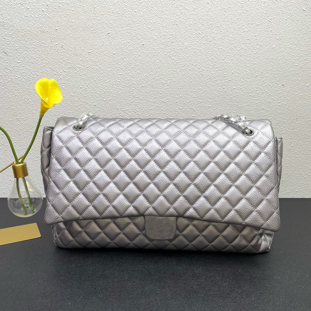 2022Ss F/W Early Fall Classic Single Flap Maxi Calfskin Bags Caviar Leather Aged Gold/Silver Metal Hardware Matelasse Chain Crossbody Sacoche Handbags 46X14X26CM, Box
2022Ss F/W Early Fall Classic Single Flap Maxi Calfskin Bags Caviar Leather Aged Gold/Silver Metal Hardware Matelasse Chain Crossbody Sacoche Handbags 46X14X26CM, Box