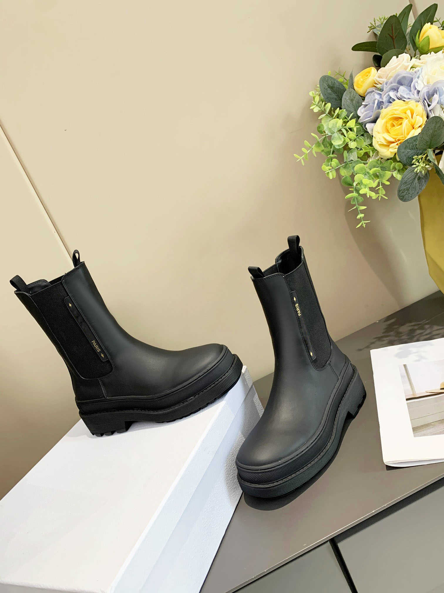 2022 Women Designer Trial Ankle Boots Lady Luxury Martin Boot Outdoor Winter Leather Flat Sneakers
2022 Women Designer Trial Ankle Boots Lady Luxury Martin Boot Outdoor Winter Leather Flat Sneakers