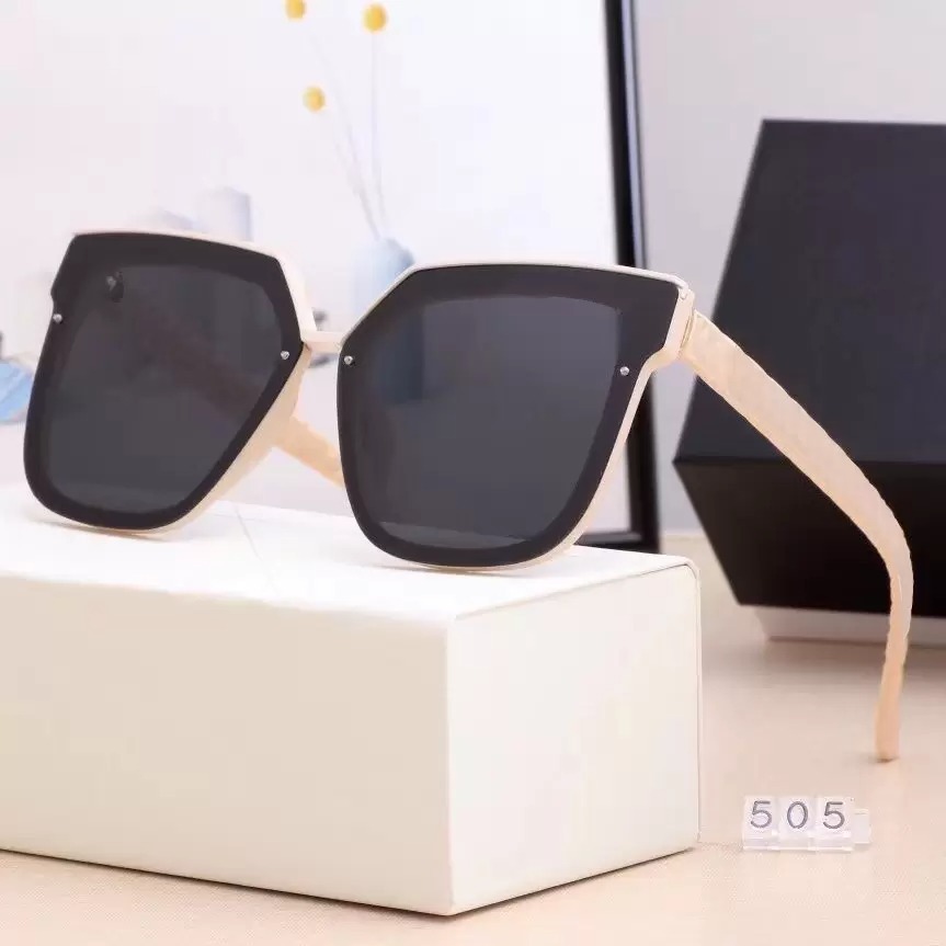 Fashion Designer Sunglasses Goggle Beach Sunglasses for Woman Man Optional Good Quality Unisex Brand Glasses Polarized UV400 with box
Fashion Designer Sunglasses Goggle Beach Sunglasses for Woman Man Optional Good Quality Unisex Brand Glasses Polarized UV400 with box