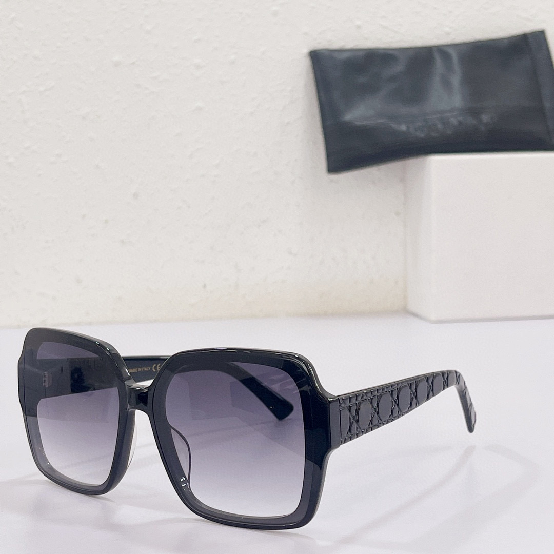Designer Sunglasses For Woman BlackSuit MERL NEW Fashion Retro Summer Anti-Ultraviolet Random Box
Designer Sunglasses For Woman BlackSuit MERL NEW Fashion Retro Summer Anti-Ultraviolet Random Box