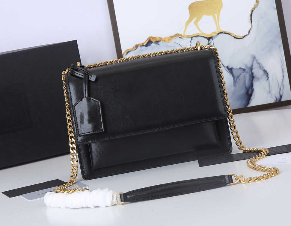 TOP QUALITY! genuine leather WOMEN luxurys designers bags real leather Handbags messenger crossbody chain shoulder bag Totes Wallet, Cow leather gold chain beige
TOP QUALITY! genuine leather WOMEN luxurys designers bags real leather Handbags messenger crossbody chain shoulder bag Totes Wallet, Cow leather gold chain beige